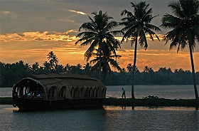 Voyage individuel privatif en voiture avec chauffeur privatis&eacute; en Inde - Croisi&egrave;re dans les backwaters du Kerala et temples du Tamil Nadu, de Madras &agrave; Bangalore en pasant par Cochin, Pondichery, Madurai, Mysore... - Absolu Voyages